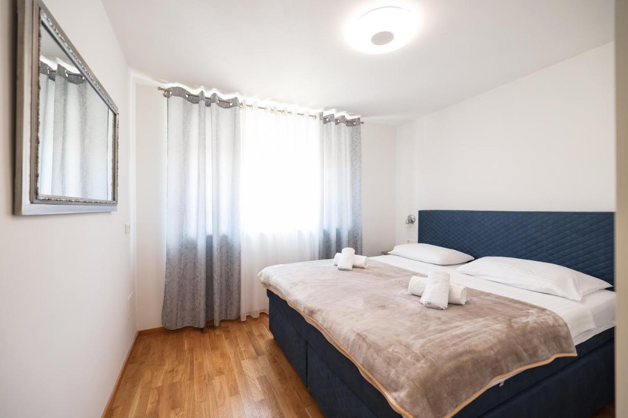 Two Bedroom Apartment With A Balcony Relja Zadar Exterior photo