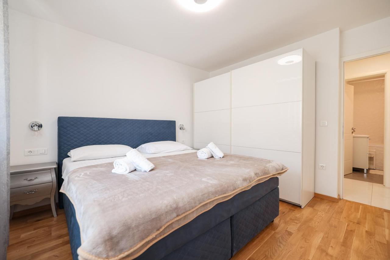 Two Bedroom Apartment With A Balcony Relja Zadar Exterior photo